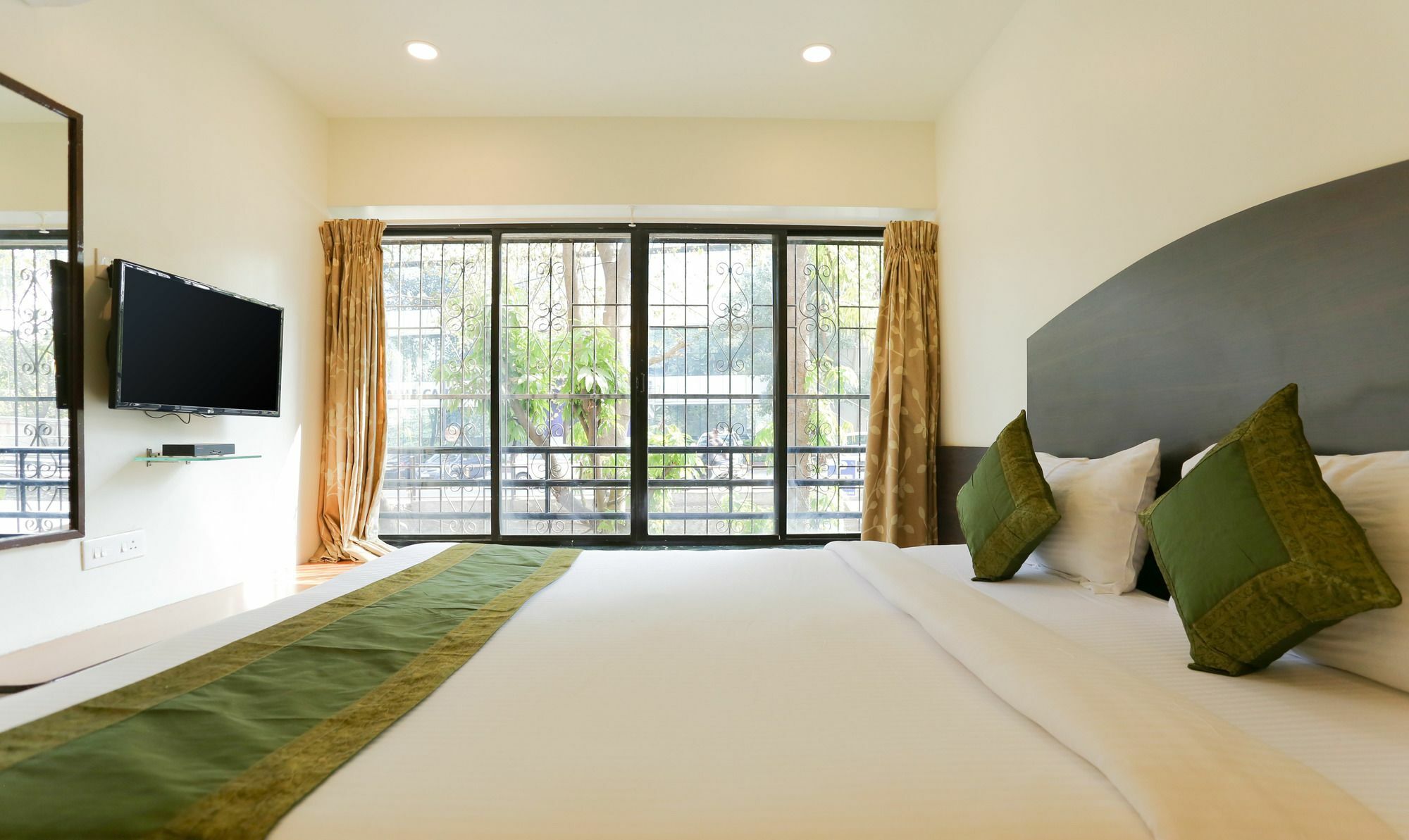 Itsy Hotels Hill View Ex Pune Exterior photo
