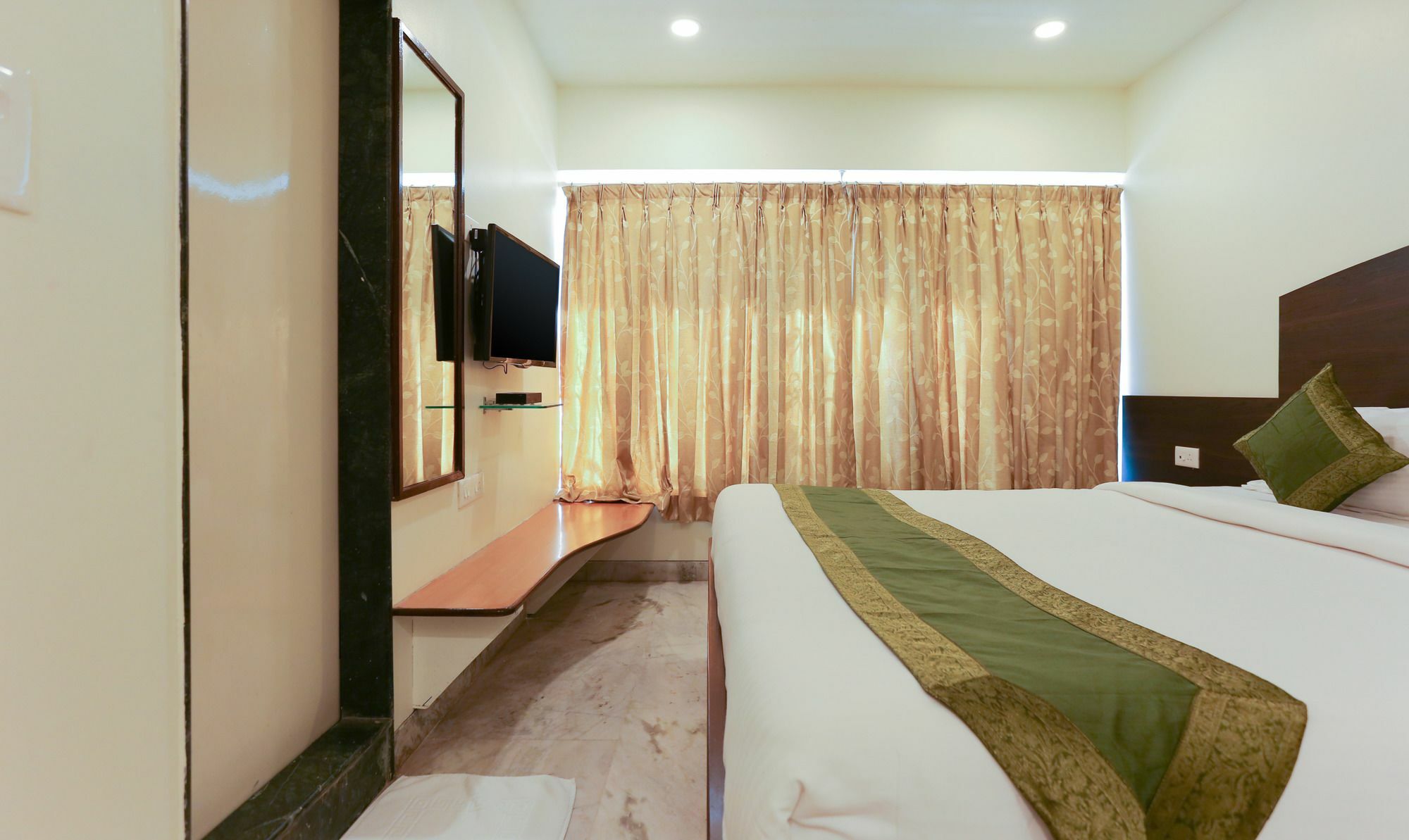 Itsy Hotels Hill View Ex Pune Exterior photo