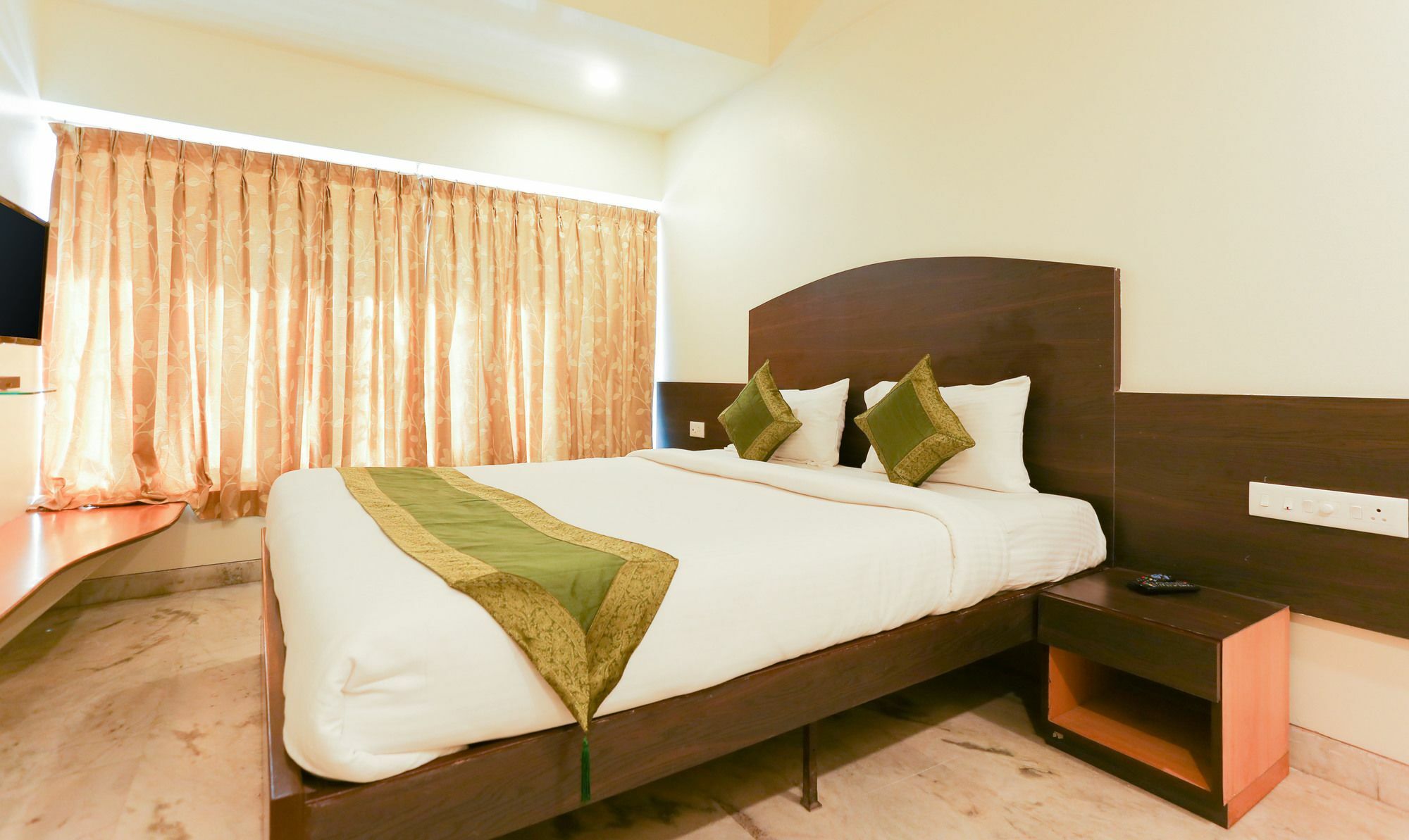 Itsy Hotels Hill View Ex Pune Exterior photo